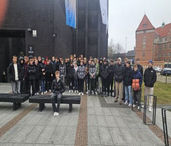Licealiści w Gdańskim Teatrze Szekspirowskim.