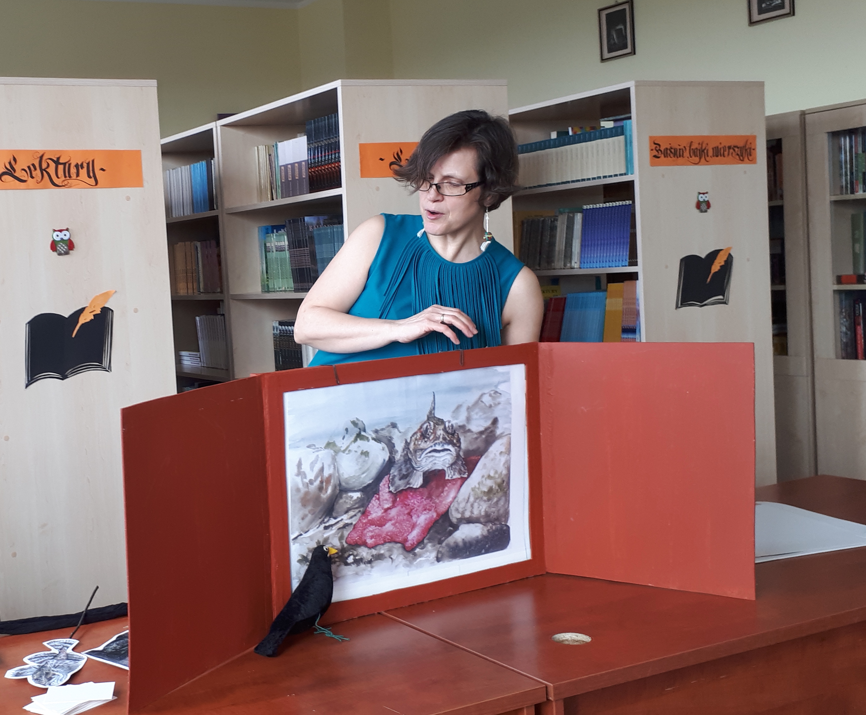  „Kos Albert …” w szkolnej bibliotece.