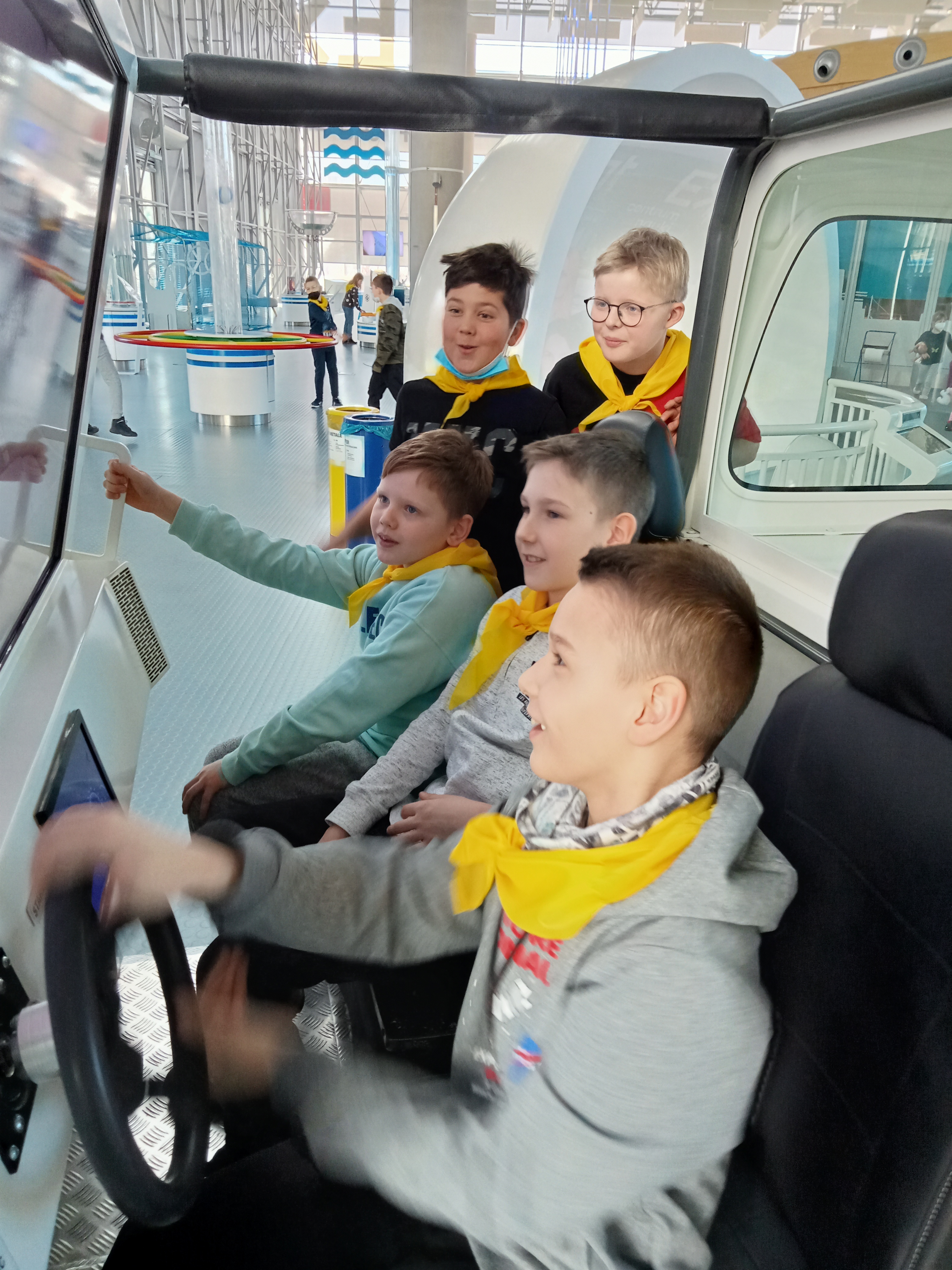 Klasy trzecie w Centrum Nauki Experyment.