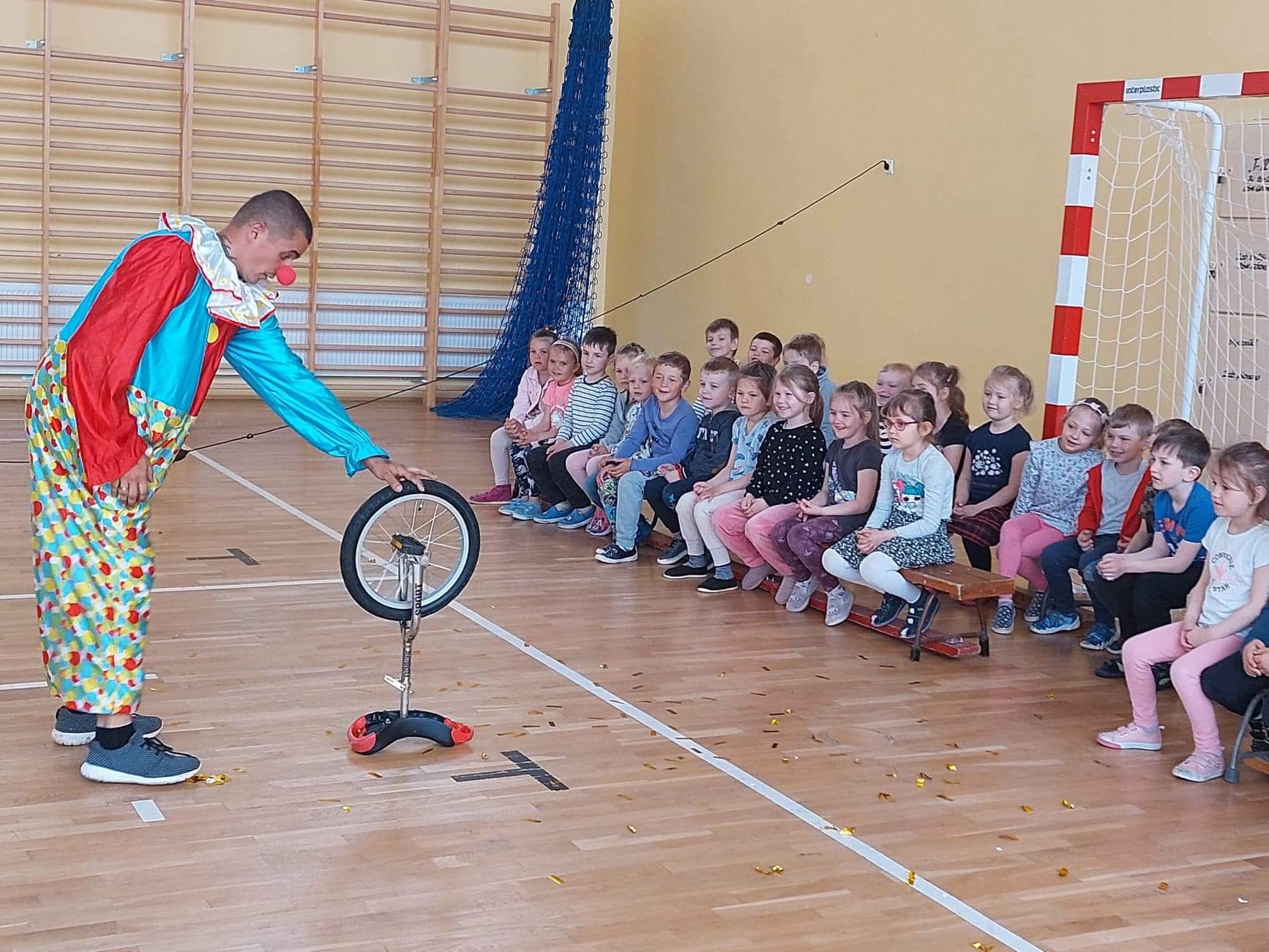 Cyrk Bubble Show w przedszkolu.