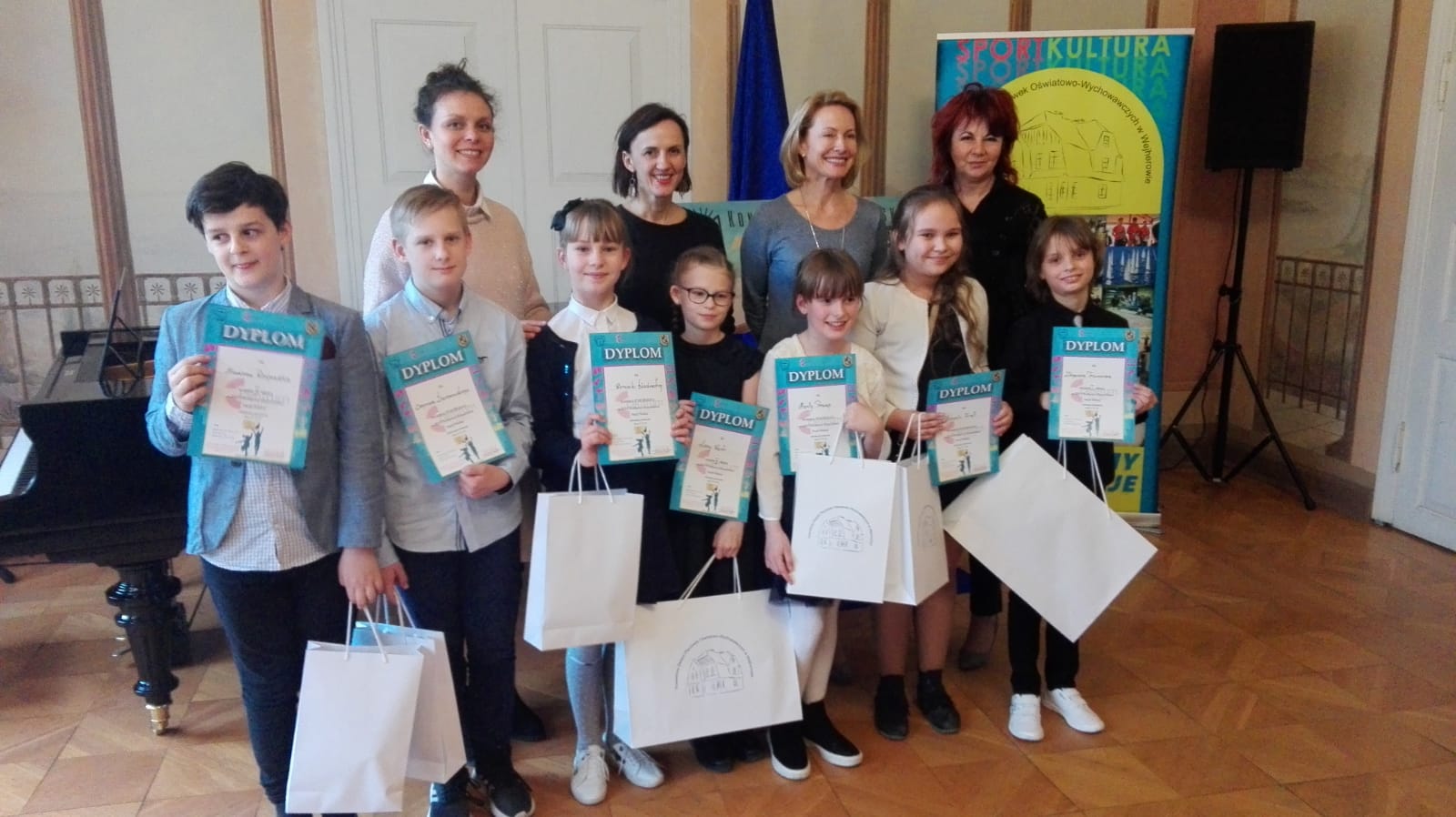 Wyróżnienie dla Kornelii Krefta w eliminacjach powiatowych konkursu recytatorskiego.