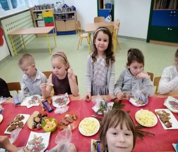 Wigilia w Punkcie Przedszkolnym 2020r. zdjecie 16
