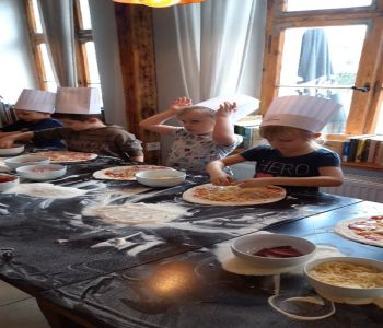 Warsztaty przygotowywania i wypieku pizzy dla Przedszkolaków. zdjecie 7
