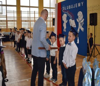 Ślubowanie pierwszoklasistów. zdjecie 8