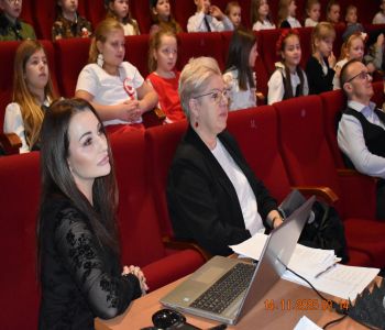 Historia osoby, która dba o zachowanie pamięci o trudnych czasach i bohaterach naszej przeszłości. 6