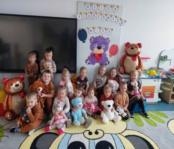 Światowy Dzień Pluszowego Misia w przedszkolu. zdjecie 14