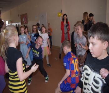 Bal karnawałowy klas młodszych. zdjecie 88