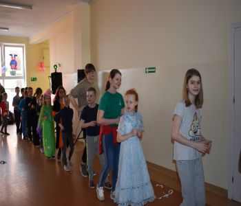 Bal karnawałowy klas młodszych. zdjecie 17