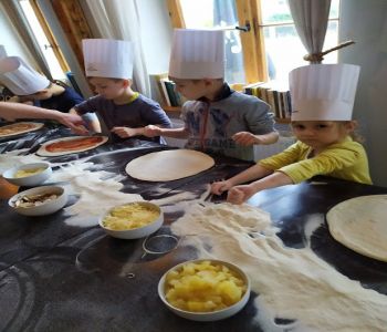 Warsztaty przygotowywania i wypieku pizzy dla Przedszkolaków. zdjecie 21