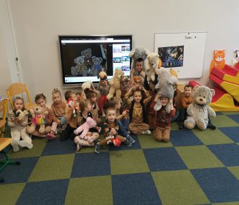 Światowy Dzień Pluszowego Misia w przedszkolu. zdjecie 17