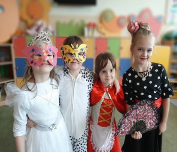 Bal karnawałowy klas młodszych. zdjecie 107