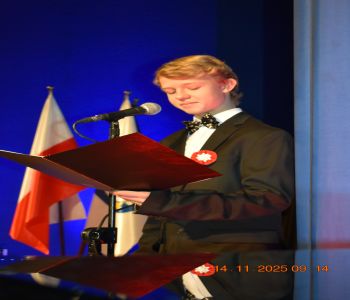 Historia osoby, która dba o zachowanie pamięci o trudnych czasach i bohaterach naszej przeszłości. 9