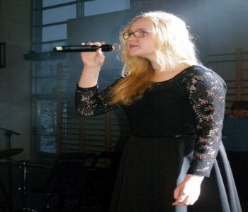 Sukces uczennicy  naszego  gimnazjum  Emilii  Warmińskiej z Gniewina – ogólnopolski finał  konkursu Fundacji Camp Rising Sun! zdjecie 0