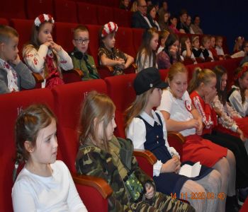 Historia osoby, która dba o zachowanie pamięci o trudnych czasach i bohaterach naszej przeszłości. 8