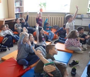  „Kos Albert …” w szkolnej bibliotece. zdjecie 3