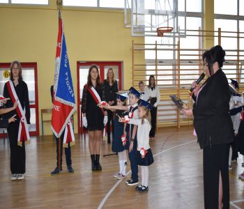 Uroczystość pasowania klas pierwszych. zdjecie 12