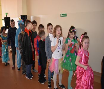 Bal karnawałowy klas młodszych. zdjecie 9
