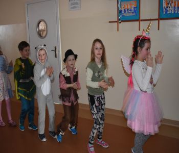 Bal karnawałowy klas młodszych. zdjecie 16