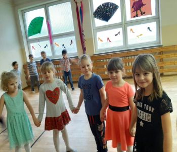 Zabawa andrzejkowa klas I-III. zdjecie 14