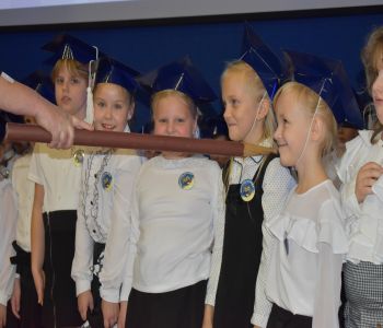Ślubowanie klas pierwszych. zdjecie 28