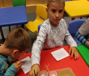 Wycieczka kl. 1A do Centrum Nauki Eksperyment. zdjecie 105