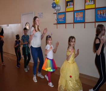 Bal karnawałowy klas młodszych. zdjecie 24
