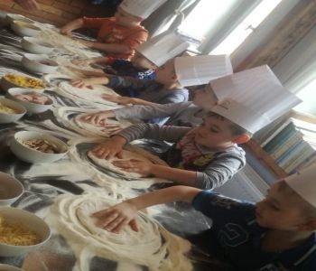 Warsztaty przygotowywania i wypieku pizzy dla Przedszkolaków. zdjecie 14