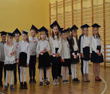 Uroczystość pasowania klas pierwszych. zdjecie 51