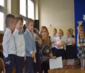 Uroczyste pasowanie na przedszkolaka. zdjecie 7