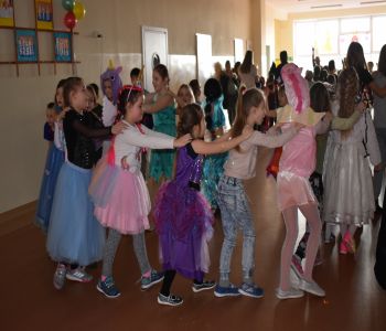 Bal karnawałowy klas młodszych. zdjecie 63