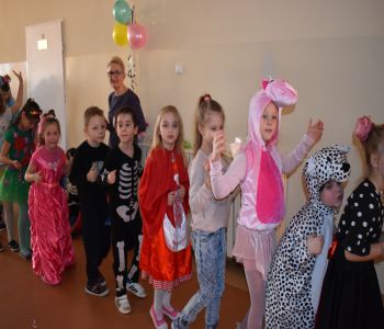 Bal karnawałowy klas młodszych. zdjecie 21