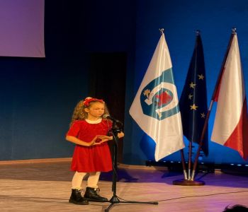 Historia osoby, która dba o zachowanie pamięci o trudnych czasach i bohaterach naszej przeszłości. 4