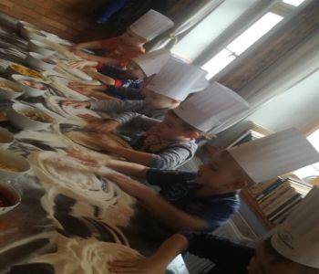 Warsztaty przygotowywania i wypieku pizzy dla Przedszkolaków. zdjecie 6