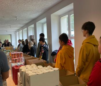 Szkolne Koło Wolontariatu pomaga Ukrainie. zdjecie 8