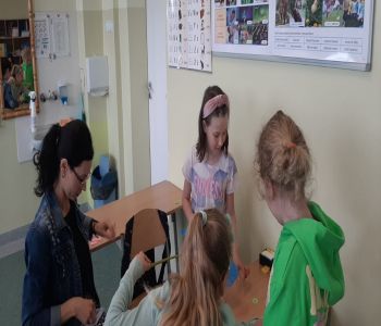 Mistrz tabliczki mnożenia w klasie 2b - lekcja otwarta. zdjecie 2