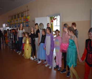Bal karnawałowy klas młodszych. zdjecie 100