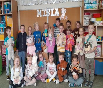 Dzień pluszowego misia w klasach 0a i 1a zdjecie 8