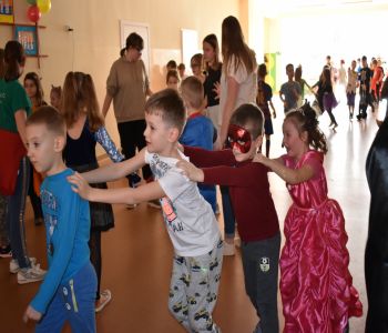 Bal karnawałowy klas młodszych. zdjecie 70