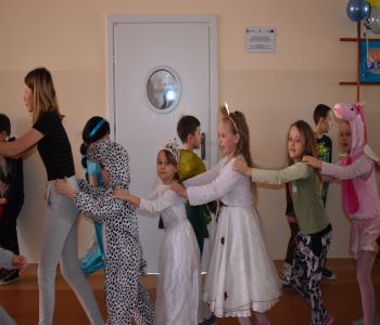 Bal karnawałowy klas młodszych. zdjecie 56