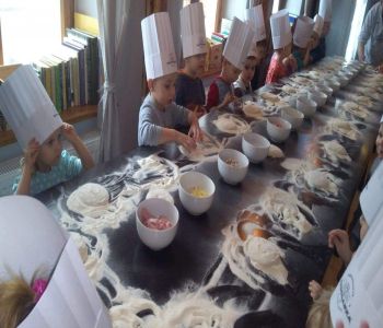 Wycieczka przedszkolaków z okazji Dnia Pizzy. zdjecie 10