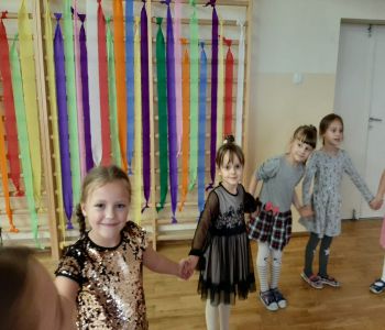 Zabawa andrzejkowa klas I-III. zdjecie 15