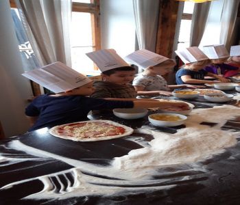 Warsztaty przygotowywania i wypieku pizzy dla Przedszkolaków. zdjecie 11