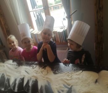 Warsztaty przygotowywania i wypieku pizzy dla Przedszkolaków. zdjecie 12