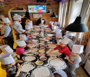 Wycieczka przedszkolaków z okazji Dnia Pizzy. zdjecie 5