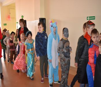 Bal karnawałowy klas młodszych. zdjecie 11