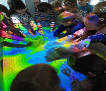 Klasa 0A na wycieczce w Centrum Nauki Eksperyment. zdjecie 2