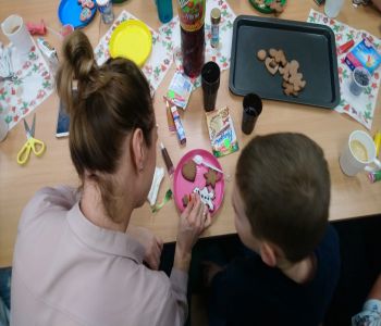 Przedświąteczne dekorowanie pierników. zdjecie 5
