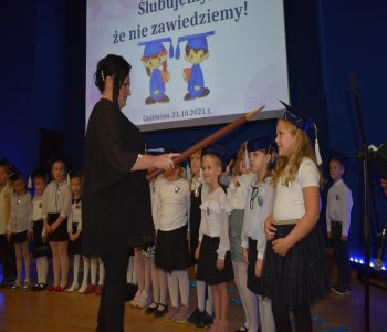 Ślubowanie klas pierwszych. zdjecie 3