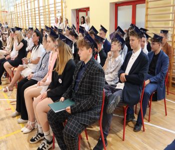 Klasy młodsze powitały wiosnę. 2