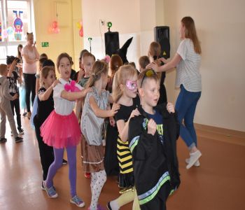 Bal karnawałowy klas młodszych. zdjecie 61